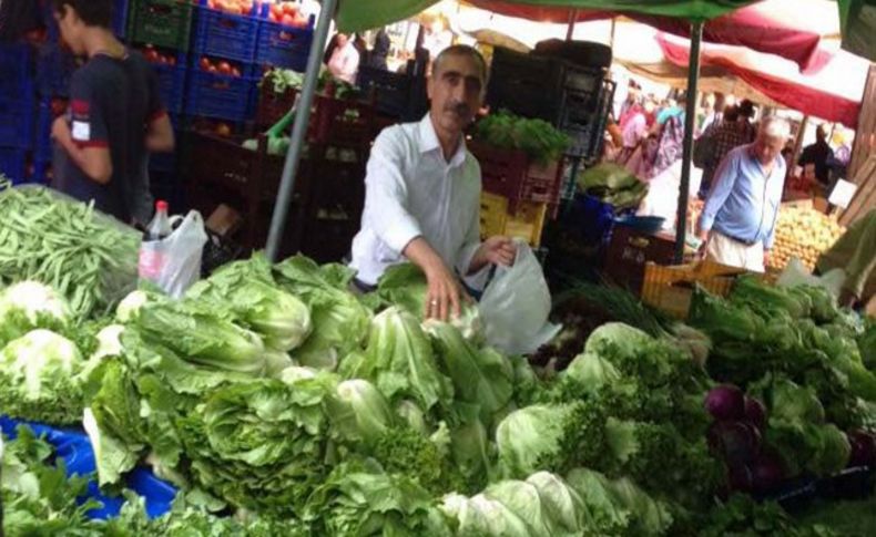 HDP'li aday pazarda yeşillik satıyor